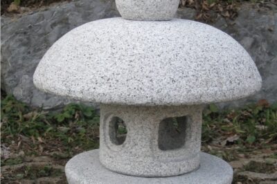 Types of Japanese Stone Lanterns: Oki-gata (Small)