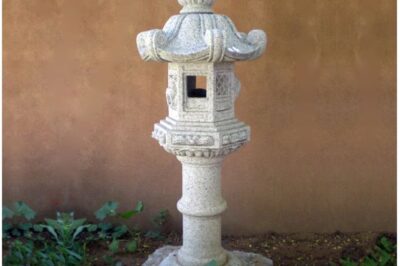 Types & Styles of Japanese Stone Lanterns:  Tachi-Gata (Standing Pedestal)